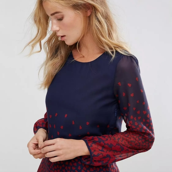 Yumi Long Sleeve Shift Dress in Leaf Border Print Navy Red - Picture 3 of 11